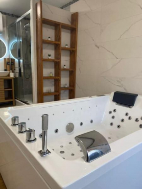 Jacuzzi 2 places - App 4 pers - Parking (digicode)